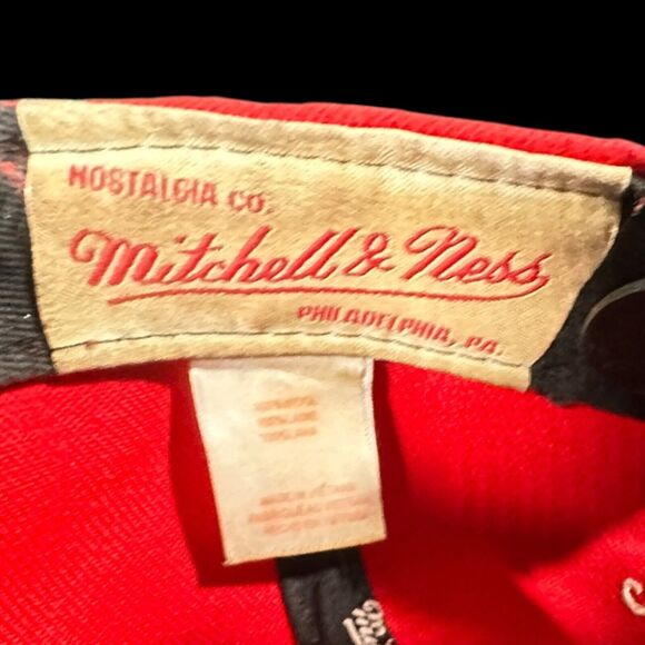 Chicago Bulls - Mitchell & Ness Hardwood Classic - NBA Snapback Hat Cap - Red - Picture 10 of 13